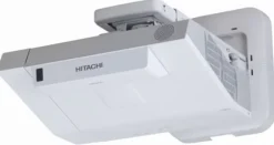 Hitachi LCD Videoprojecteur 2 700 ANSI Lumen