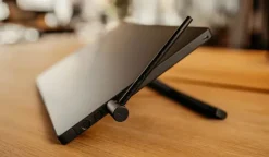 Wacom Cintiq 16 écran à stylet avec supports rabattables intégrés